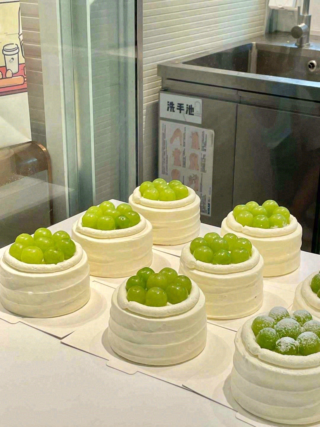 🍰蛋糕顶部镶嵌着「绿宝石」💎，噗呲一口咬 配图3