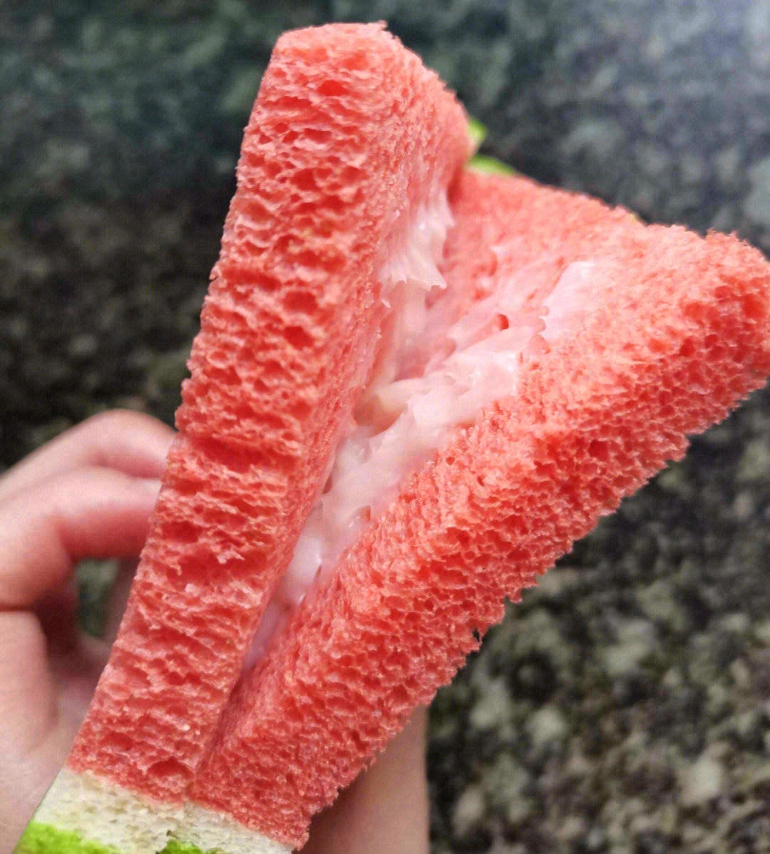 这个西瓜吐司太可爱了✨西瓜的颜色来自草莓 配图1