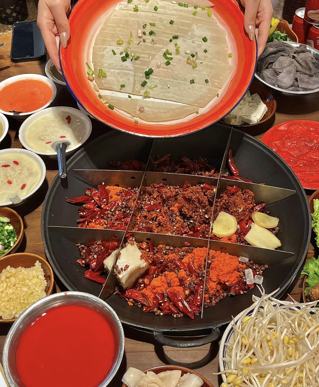 🍲 九宫格火锅，满足你的多种口味！🎉 🥘 配图2