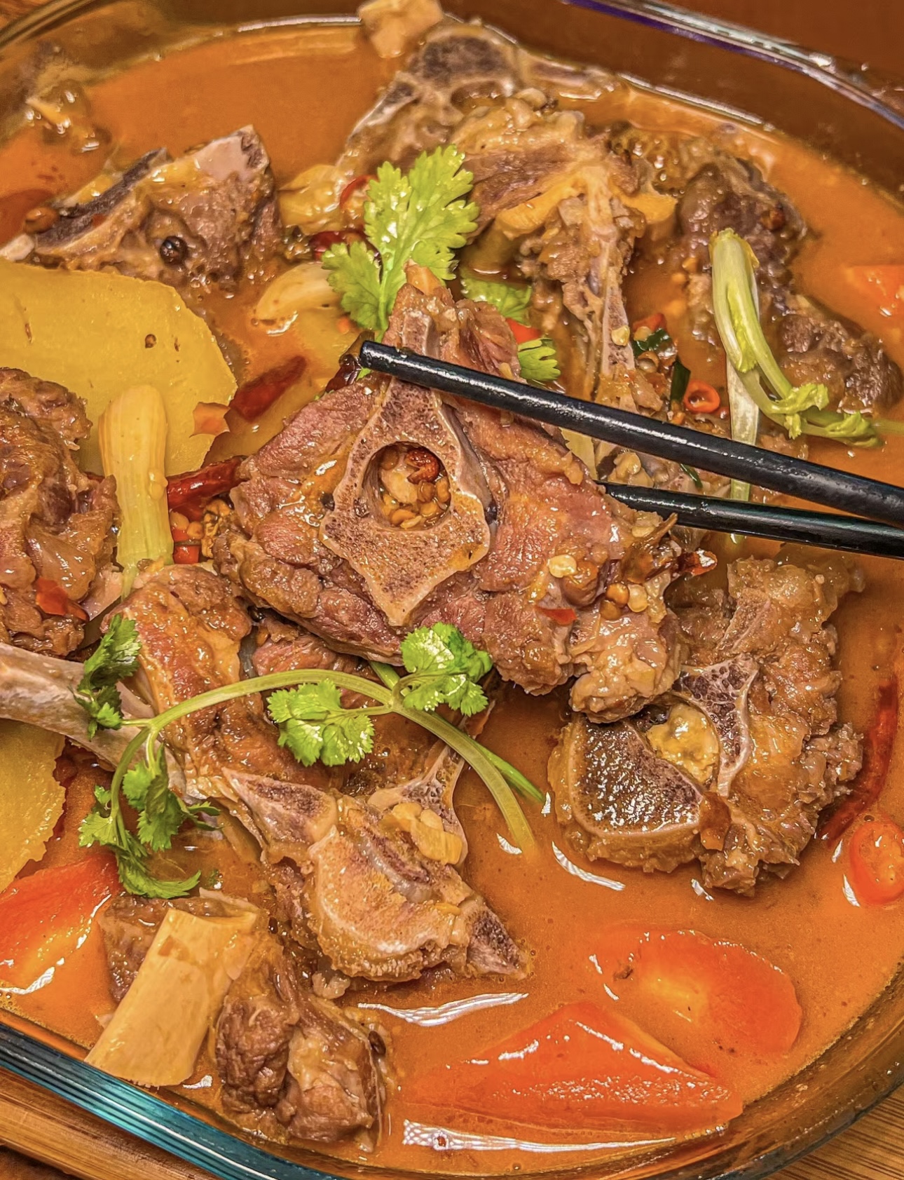 羊蝎子火锅，美味非凡。鲜嫩的羊肉，丰富的 配图3