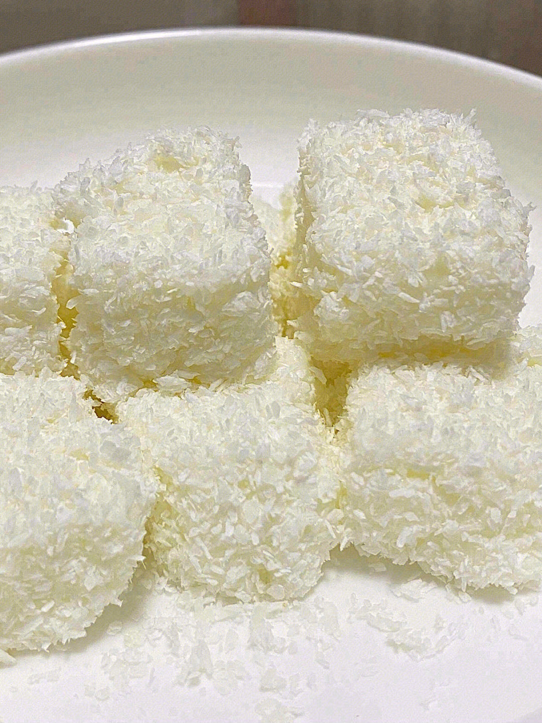 🥥椰丝牛奶小方甜点，一股椰奶香味🥛一个小 配图3