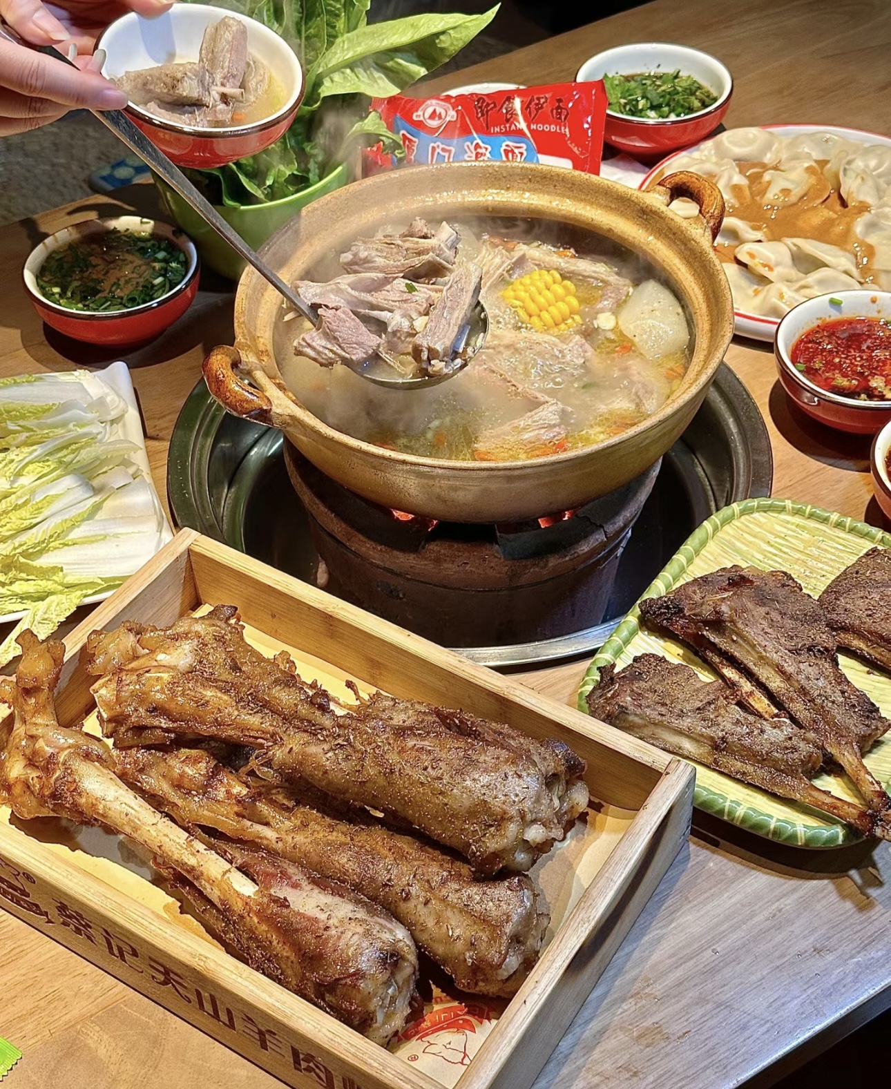 羊肉驴火锅，双重美味。鲜嫩羊肉与香韧驴肉 配图3
