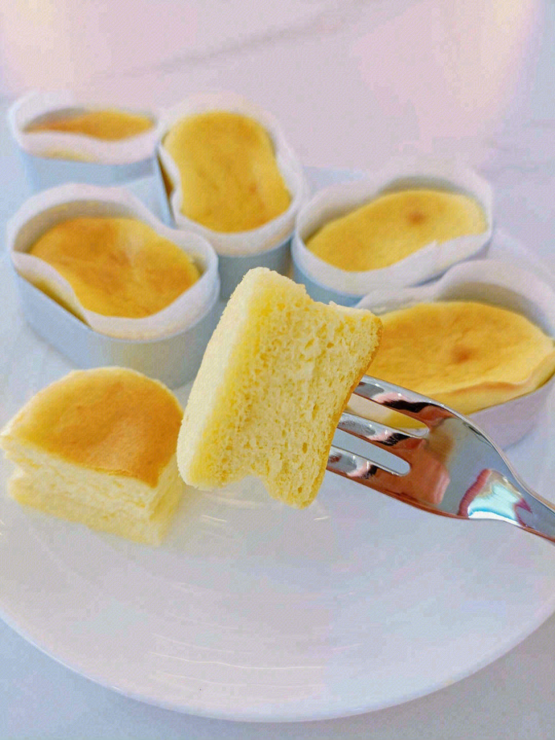 🍰柔软的上层，混合了特殊的芝士🧀口感湿润 配图1
