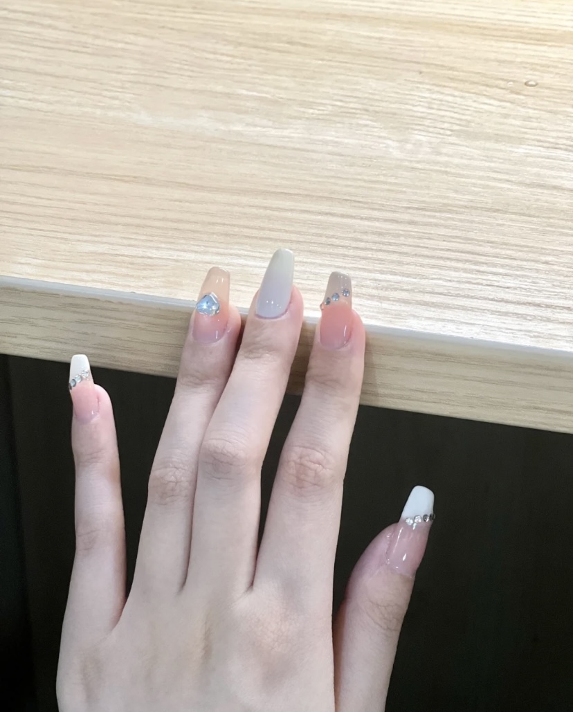 💅白色永远的神🤍 白色美甲真的太好看啦！ 配图3