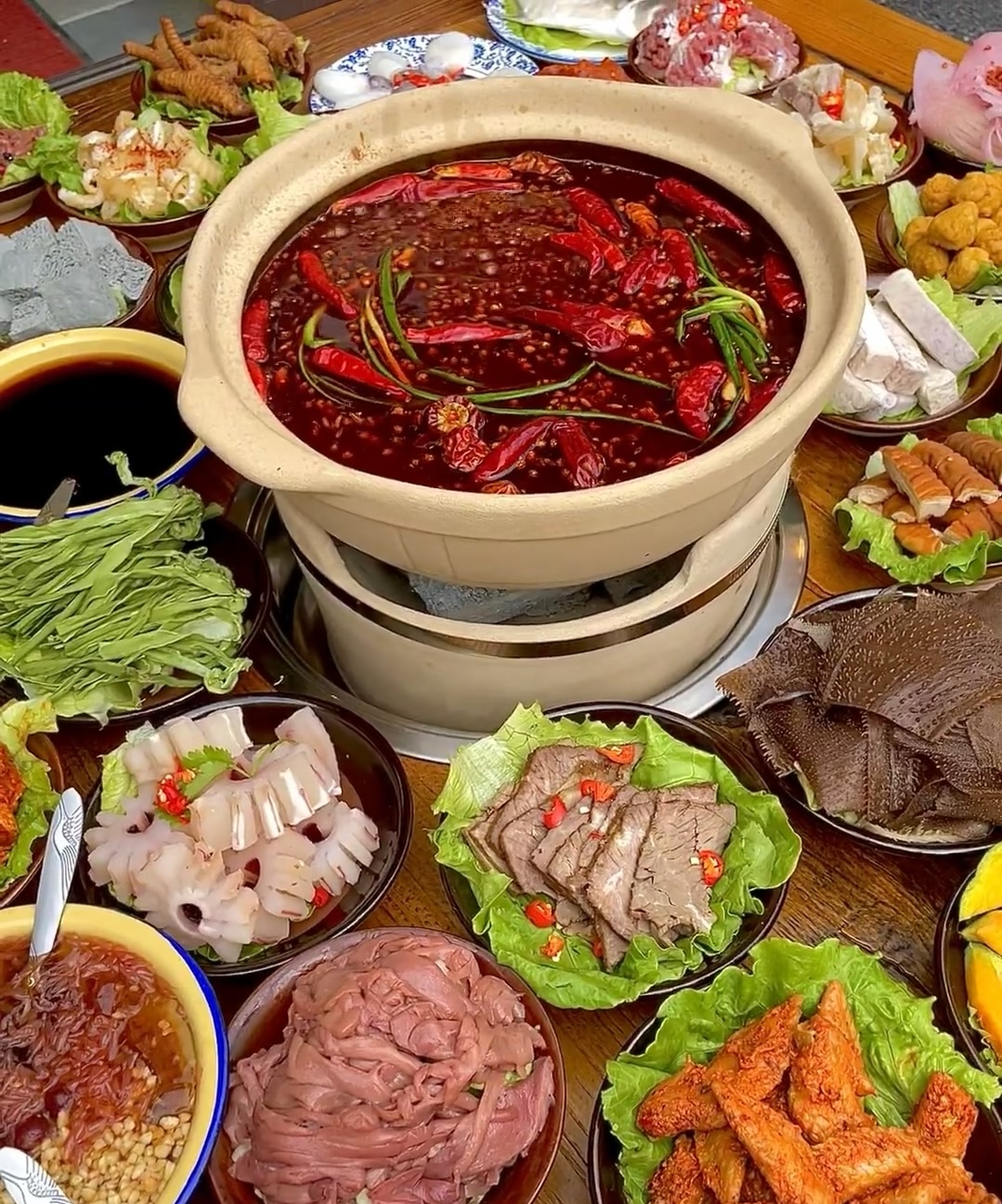 热辣火锅来咯◎丰富的菜品，满足你的各种口 配图1