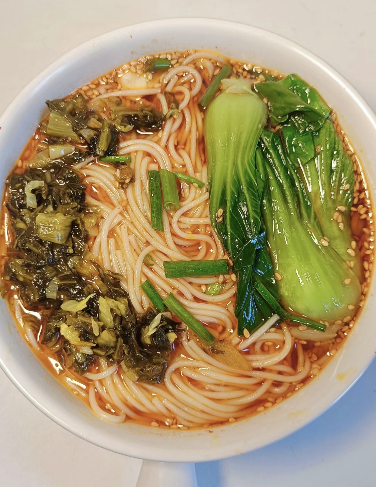 一碗酸辣汤面，是舌尖上的狂欢派对。酸辣交 配图1