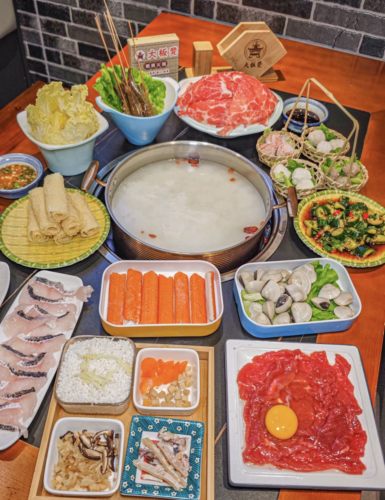 🍲 海鲜火锅，鲜到眉毛都掉啦！😋 🦀 螃 配图1