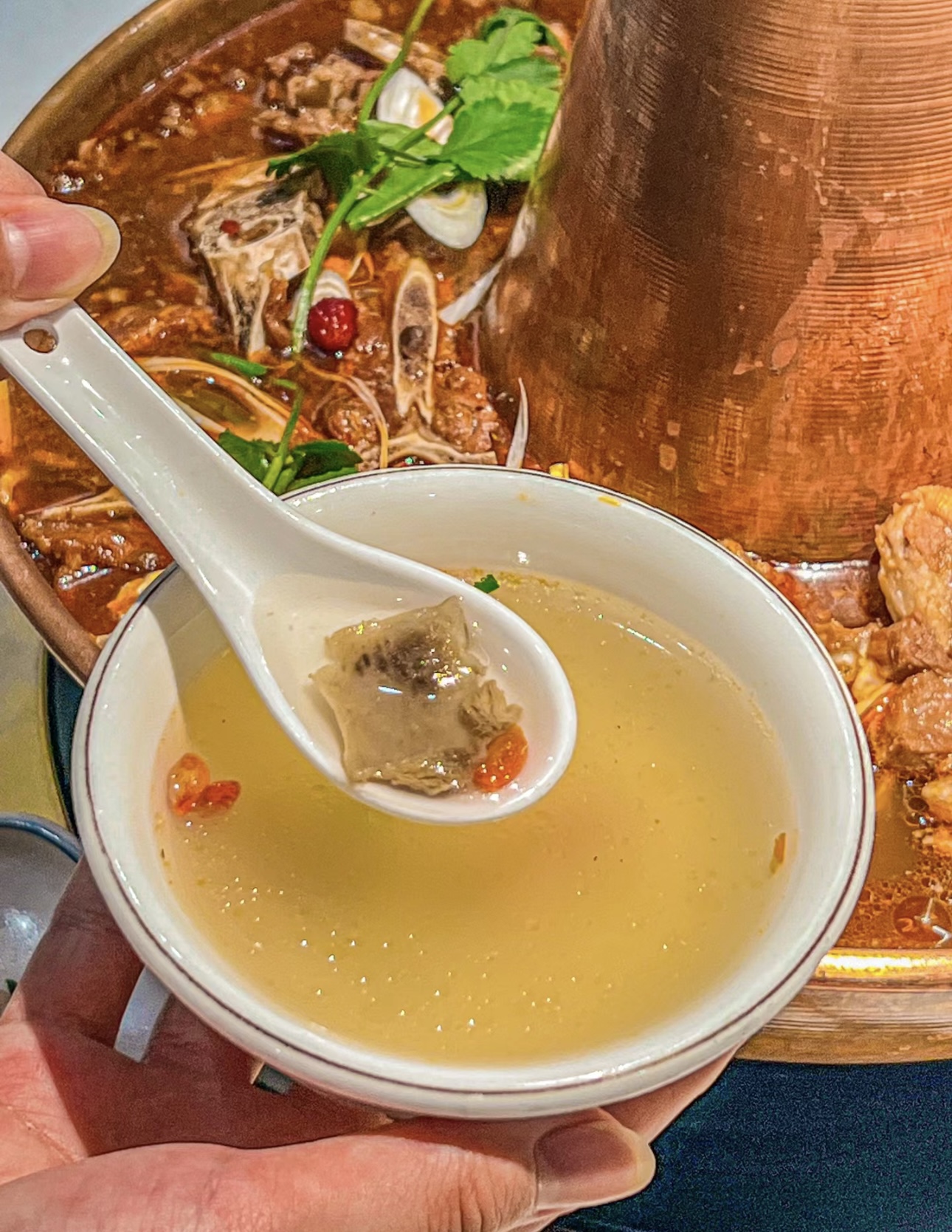 羊蝎子火锅的盛宴！那一锅炖煮得软烂入味的 配图3