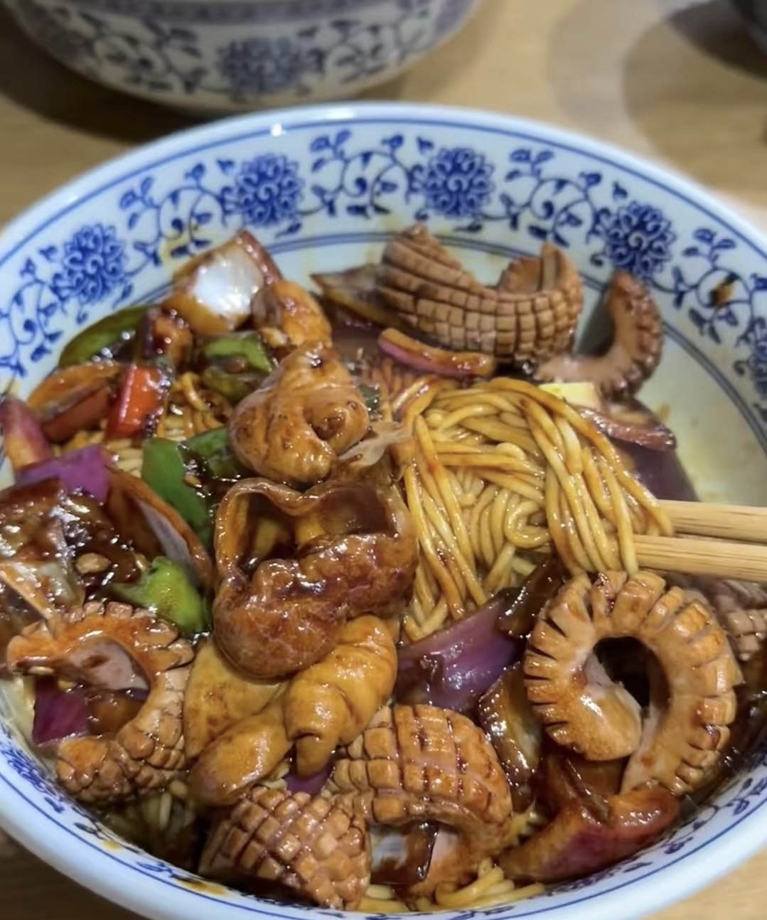 一碗猪肝腰花面，是烟火人间里的温暖慰藉。 配图2