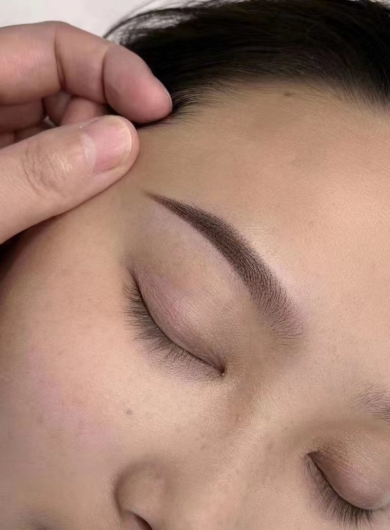 眉毛即刻效果： 每个人的五官特点不一样 