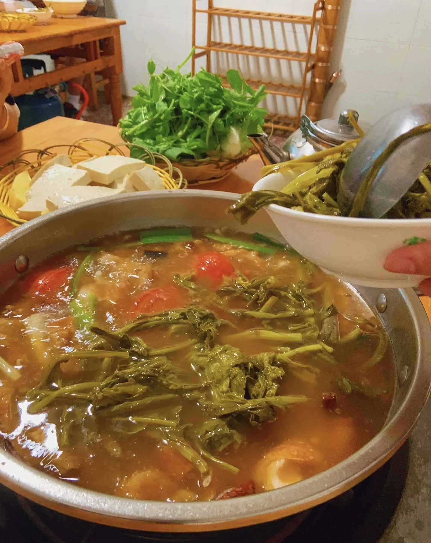 云南富源酸汤猪脚火锅来啦… 暖呼呼热腾腾的暖炉砂锅，开胃到飞 配图6