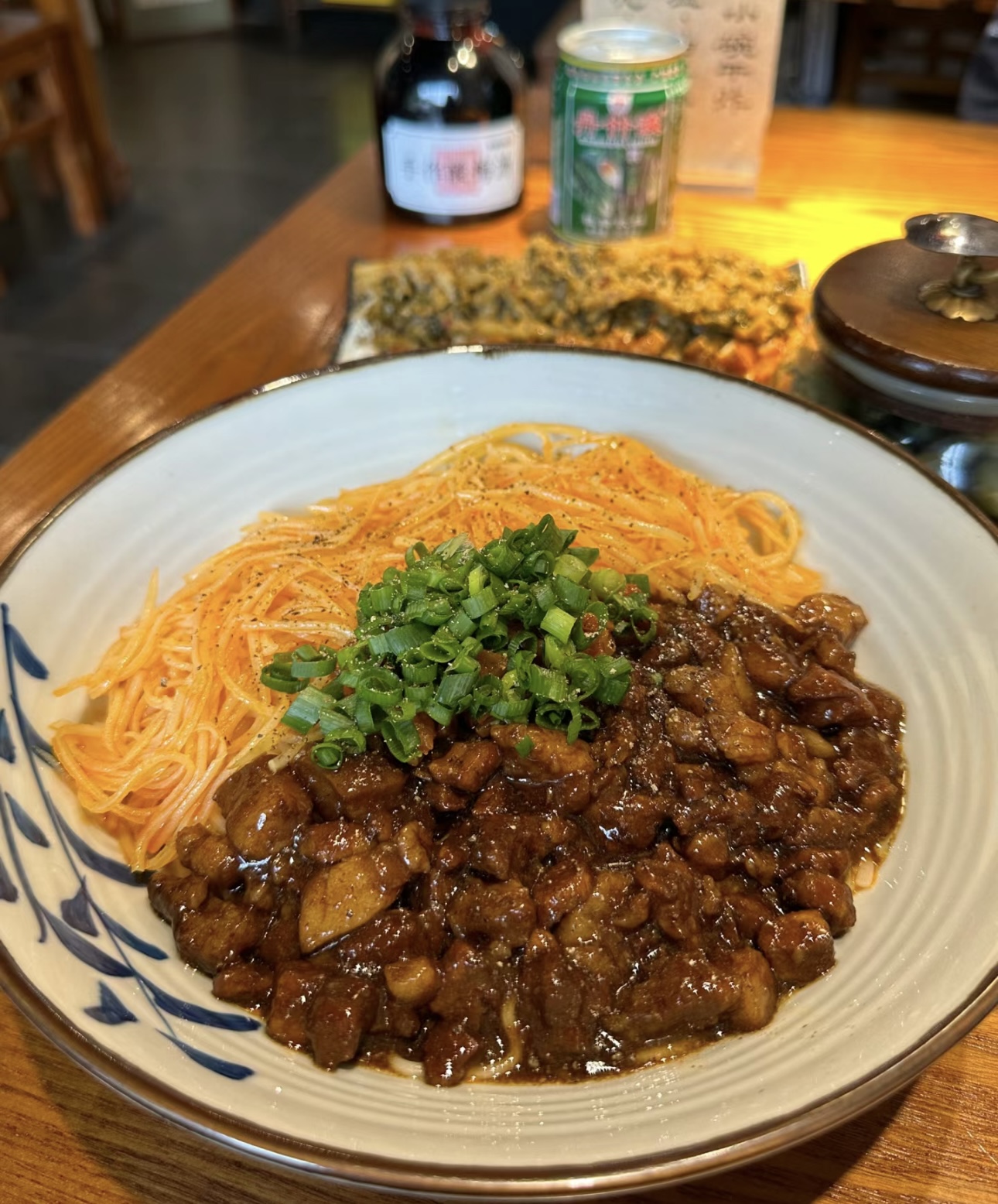 卤肉面，那是令人垂涎欲滴的美味组合，卤肉 配图2