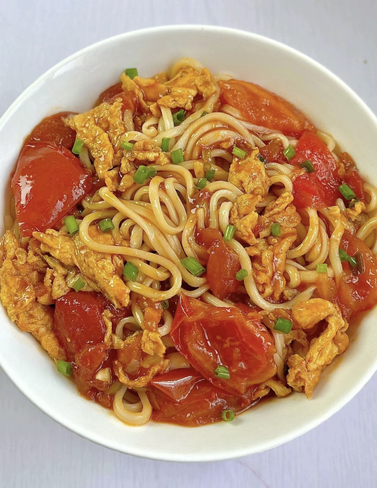 🍜红彤彤的西红柿🍅，金黄的鸡蛋🥚，搭配在 配图1