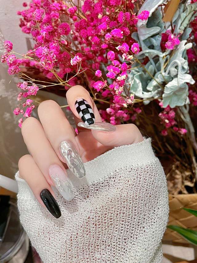 鸳鸯镜面棋盘格美甲♟ 黑白搭配➕高级的金 配图2