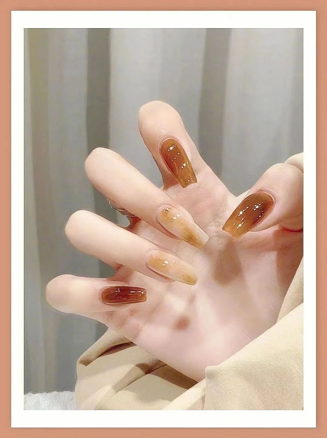 琥珀美甲 晶莹剔透的玻璃质感 复古且精致