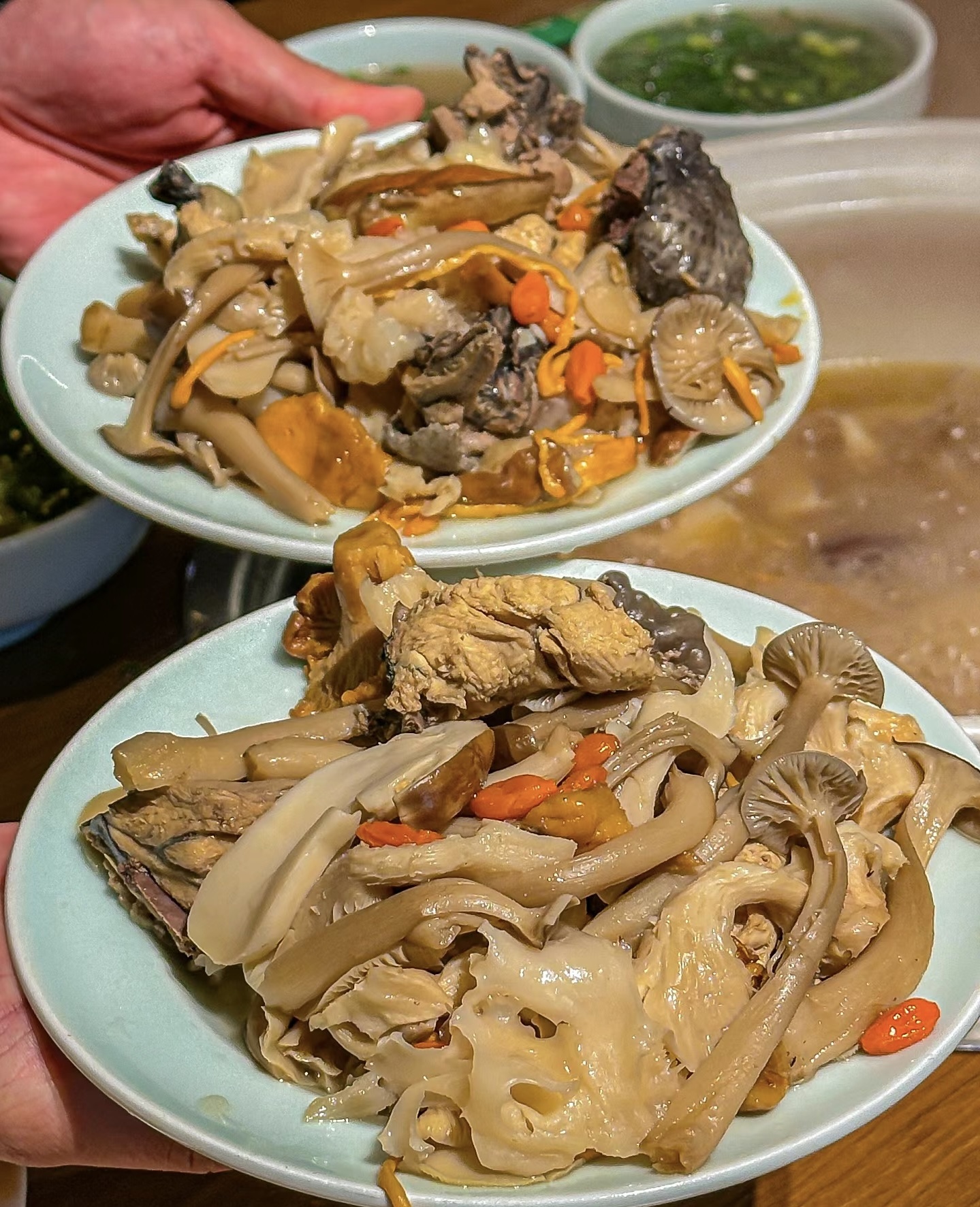 【高山土鸡滋补汤】高山的农家土鸡.鸡汤清 配图3