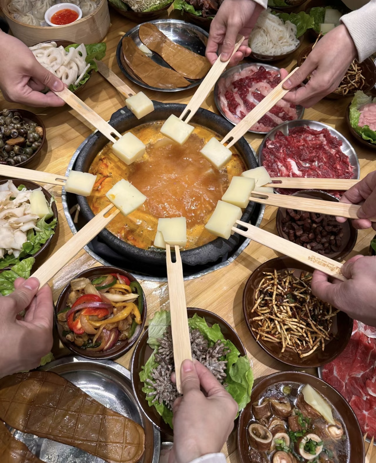 夺夺粉火锅带着它的独特魅力来袭！一锅酸辣 配图1
