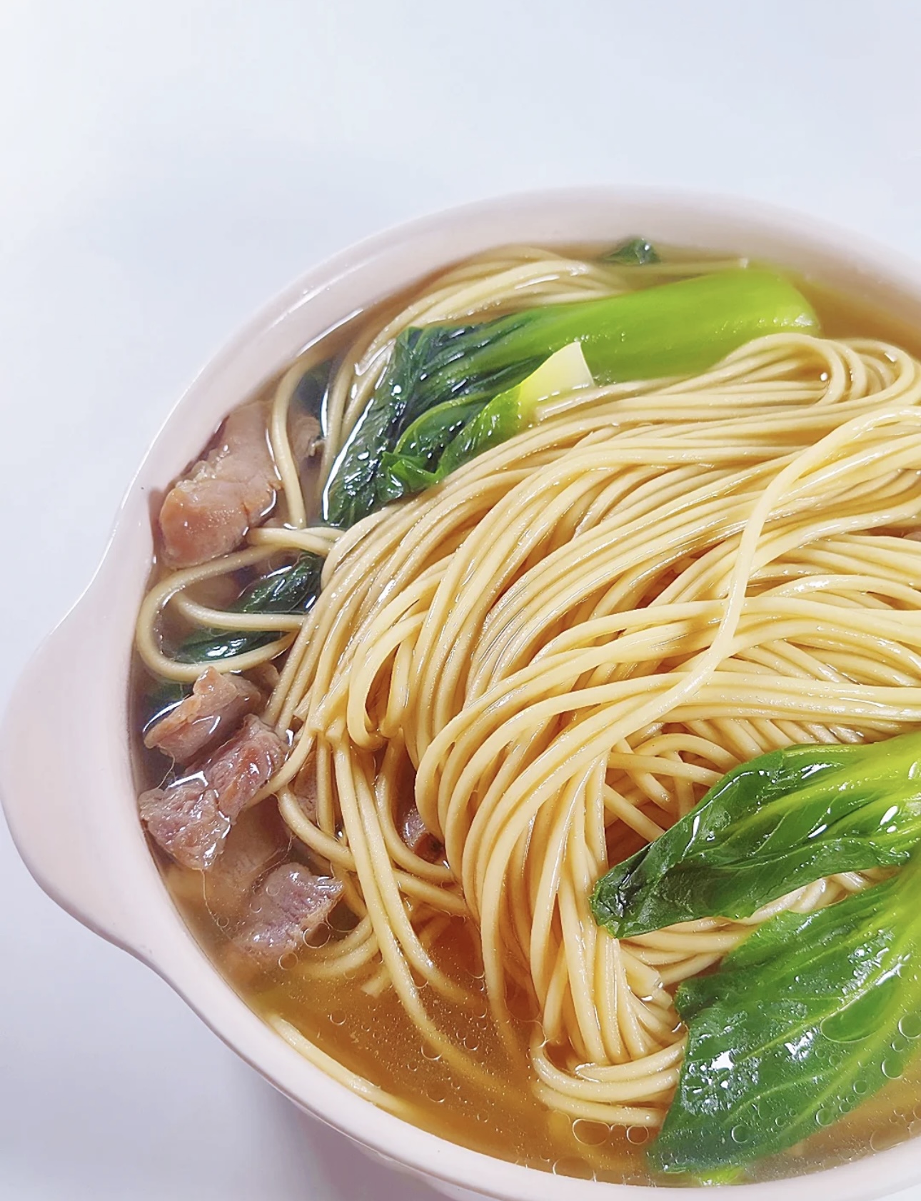 炝锅肉丝面，香气四溢！鲜嫩肉丝在锅中爆香 配图2