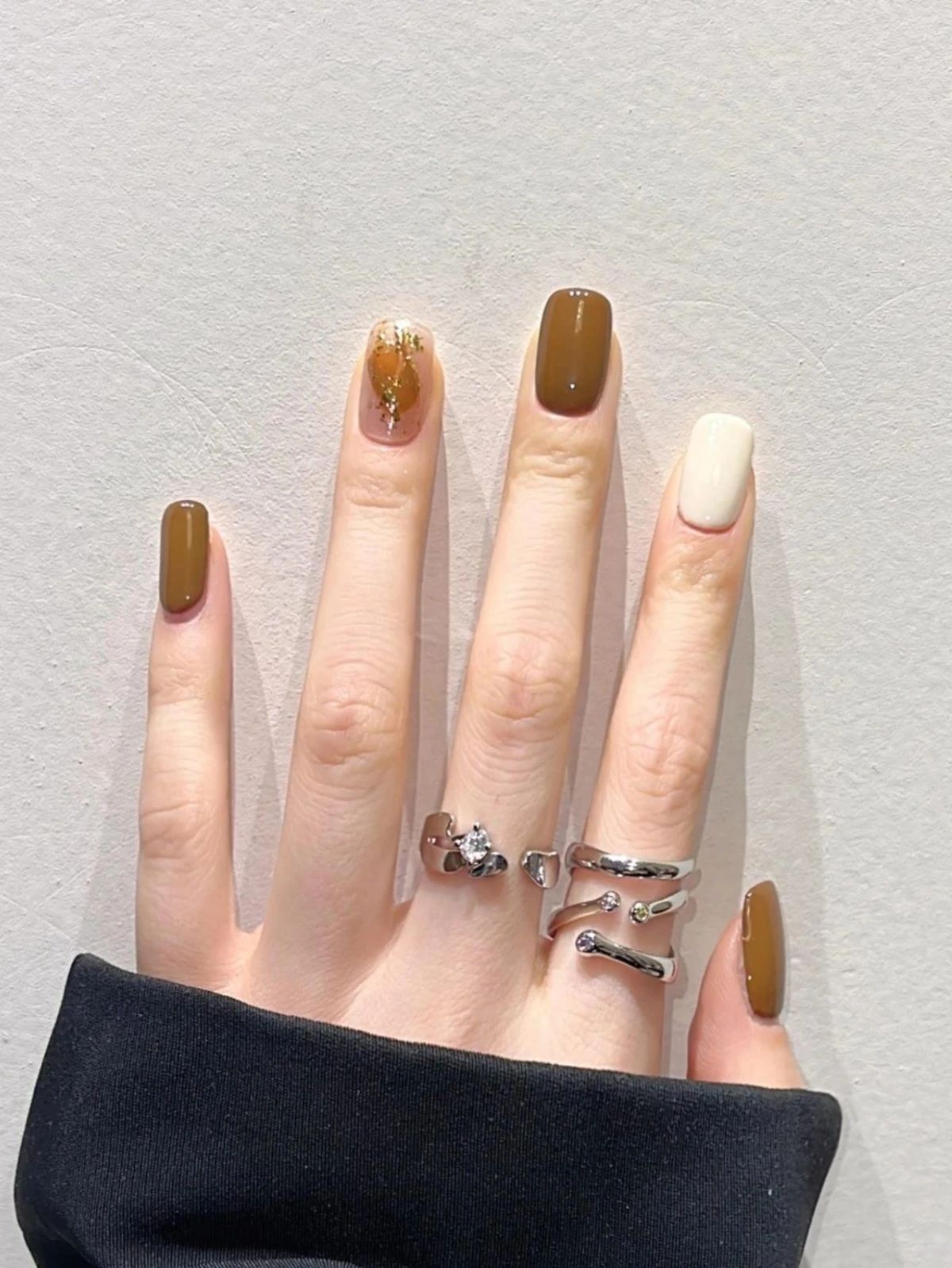 暖洋洋的棕色系复古美甲💅 温柔显白又不会