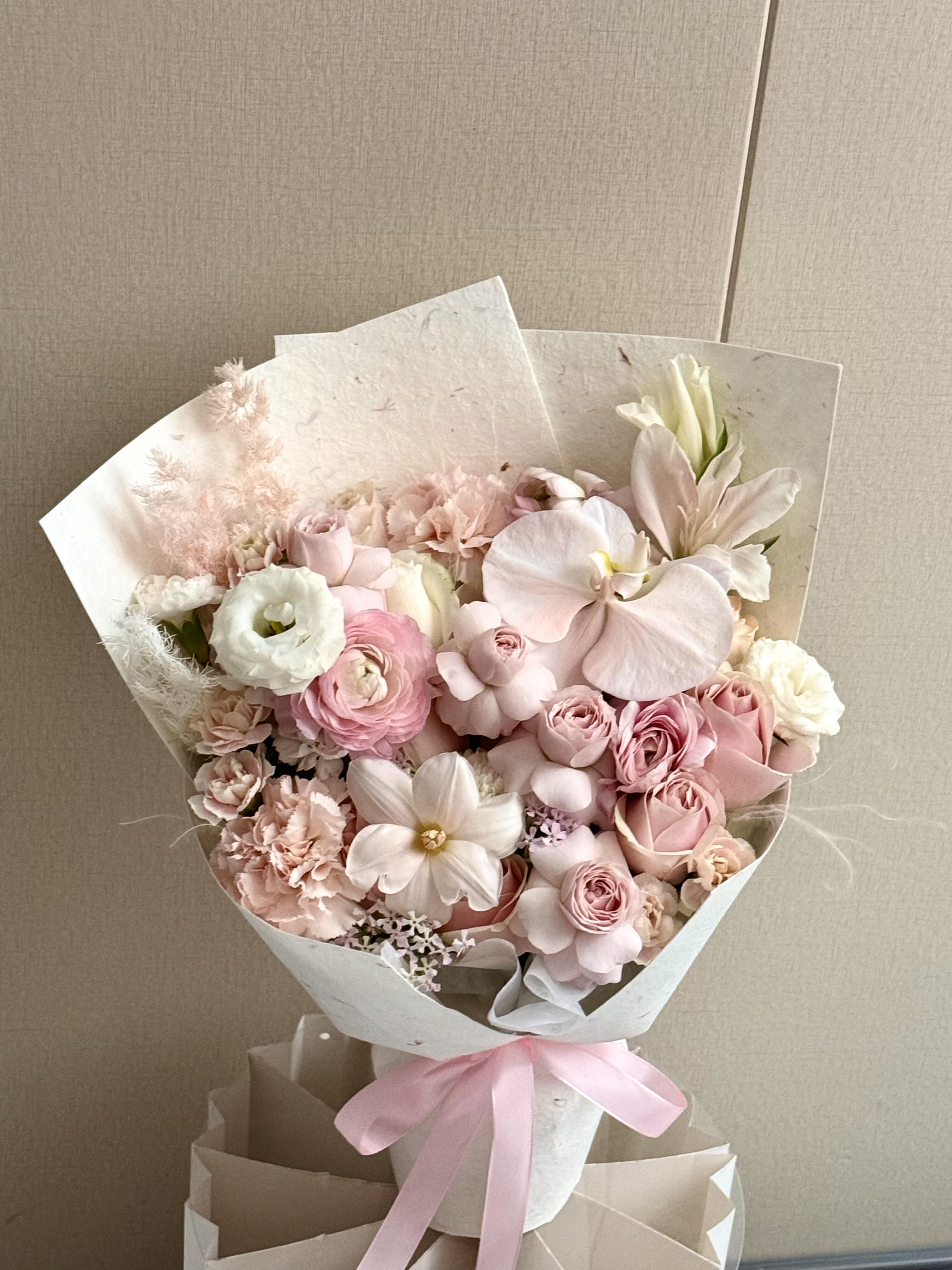 低饱和度🌸的粉色花束 是低调却惊艳的温柔 配图1