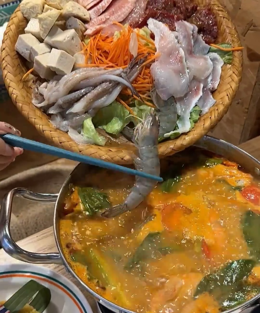 酸辣的汤底会刷新你对美食的认知。红色冬阴 配图1
