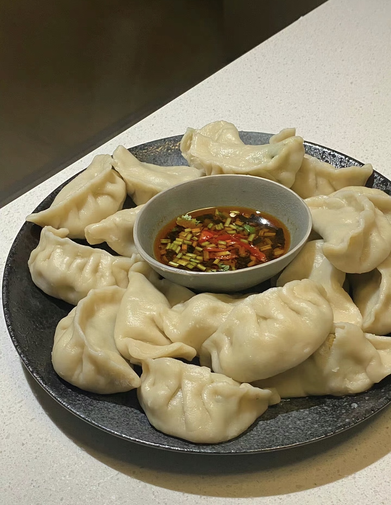 饺子，凝聚着手工的温情。面皮柔软，馅料丰 配图2