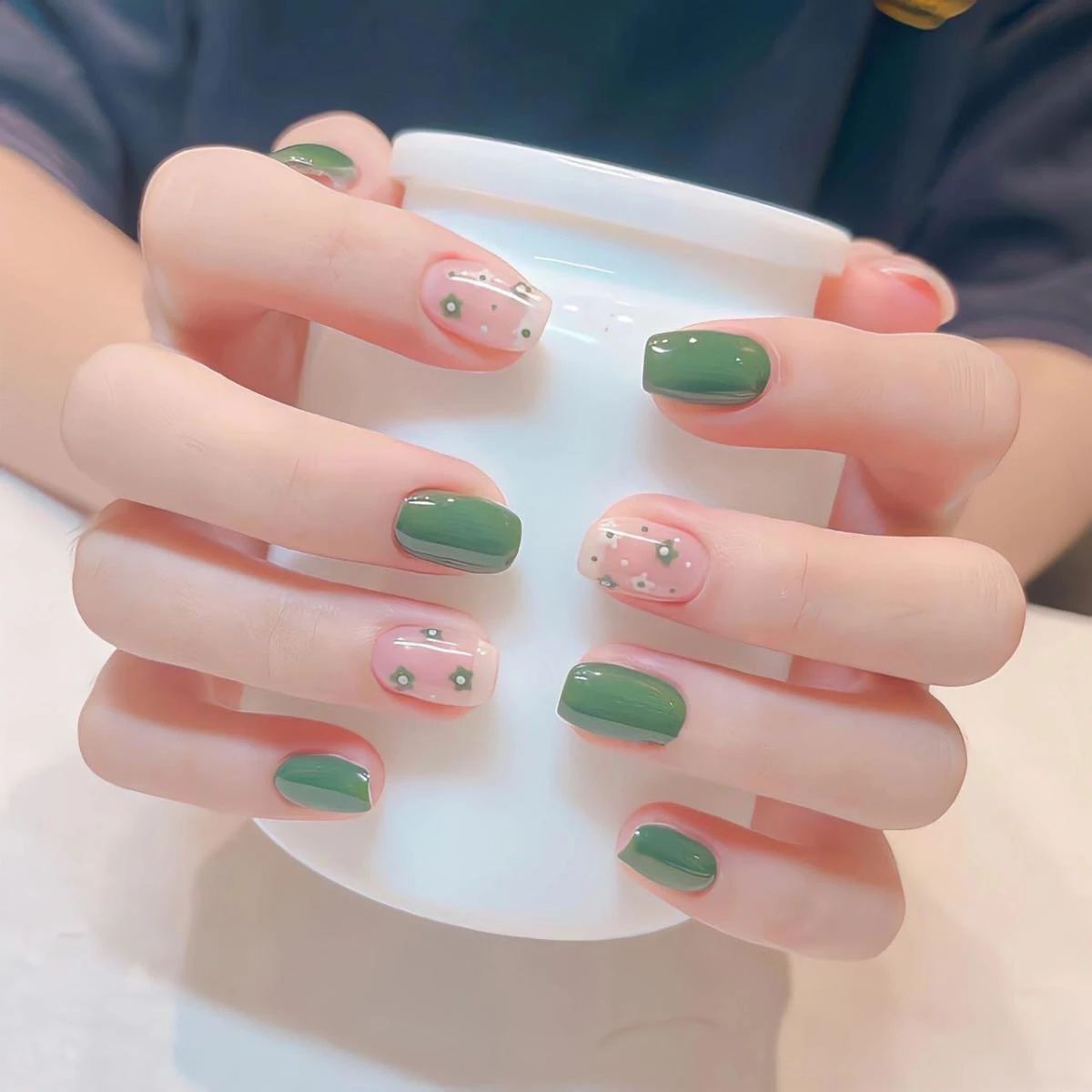🌹美甲可约 🔸清透简单的晕染 🔹小清新的