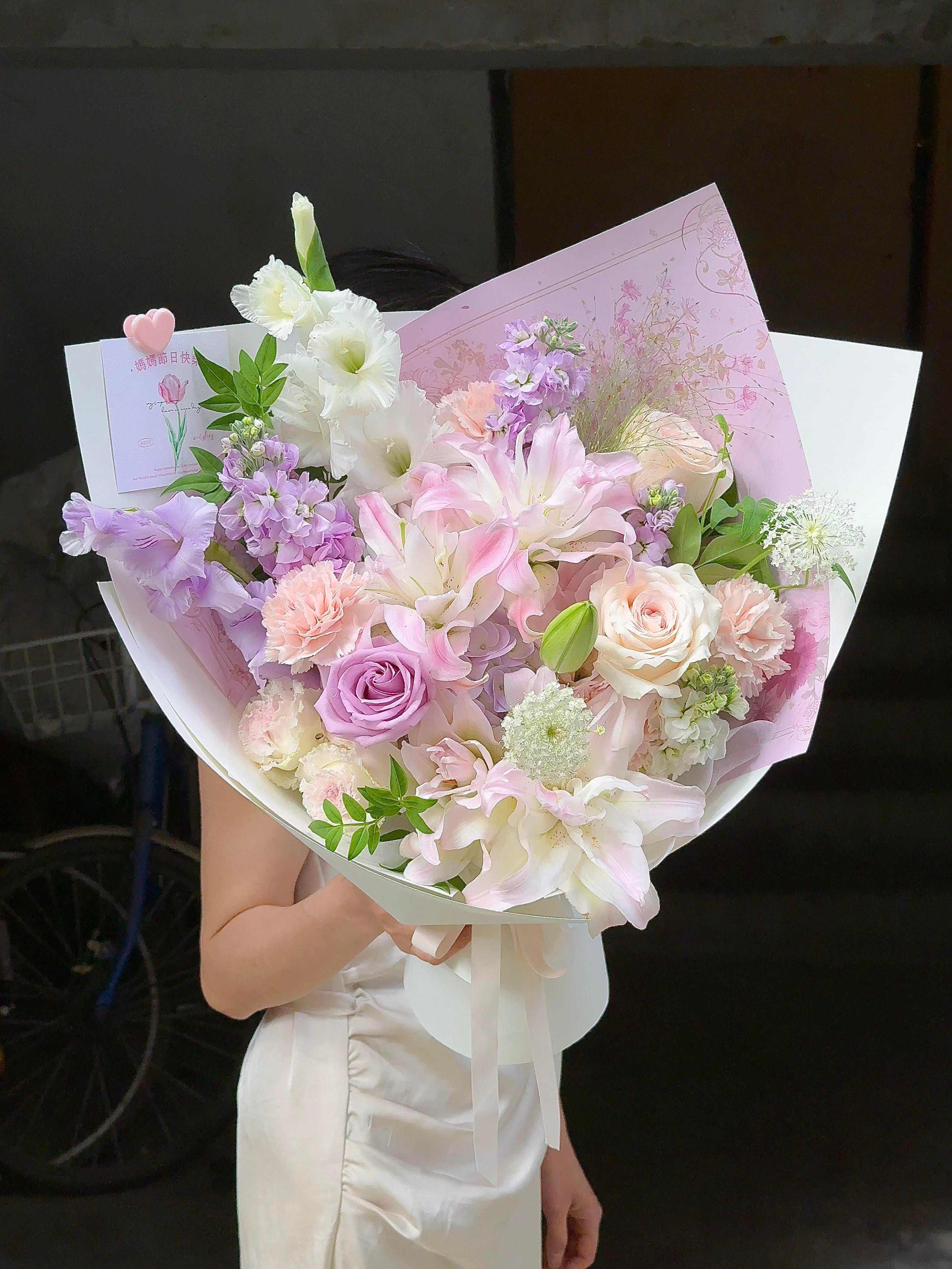 百合自带温婉气质 混搭繁花更显大气高级✨ 配图3