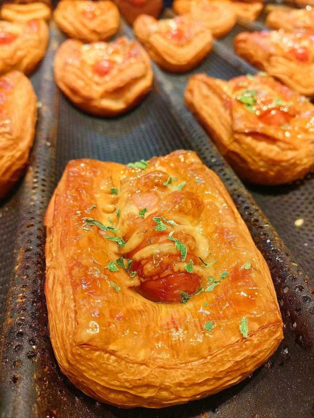 丰富口感冲击味蕾🌪 香酥脆皮与爆汁香肠的 配图1
