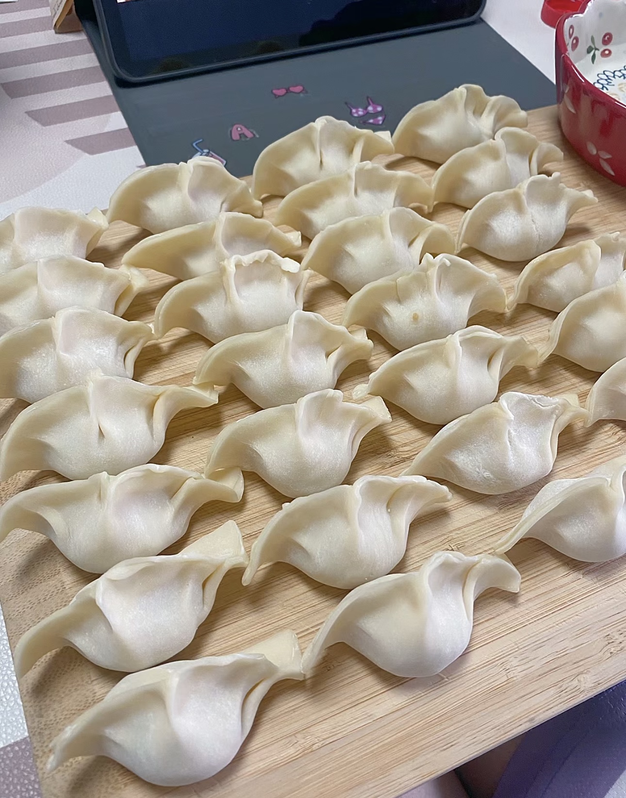 水饺，是家的味道，是团圆的象征。那一个个 配图2