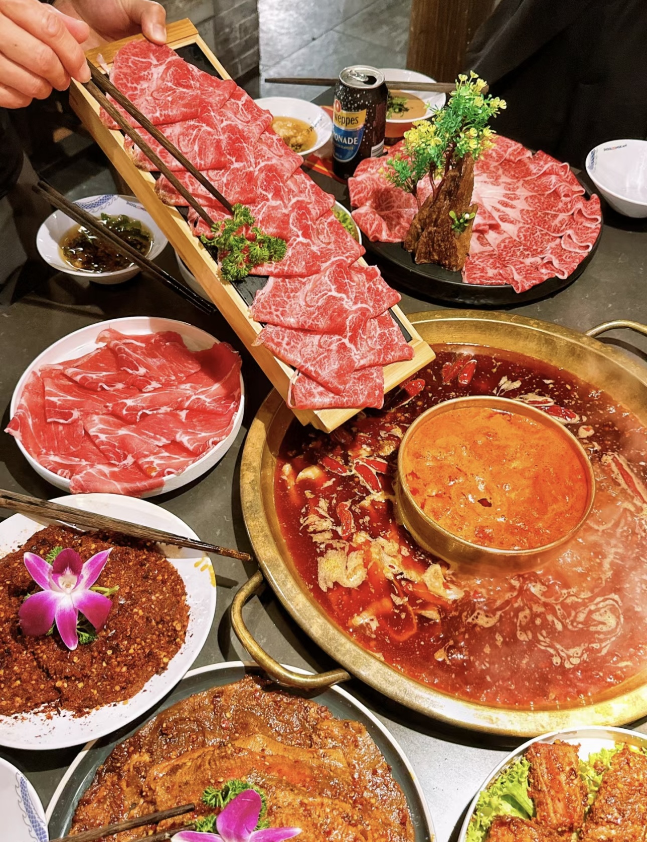 川味之魂，火锅呈现！在麻辣的海洋中，畅享 配图1