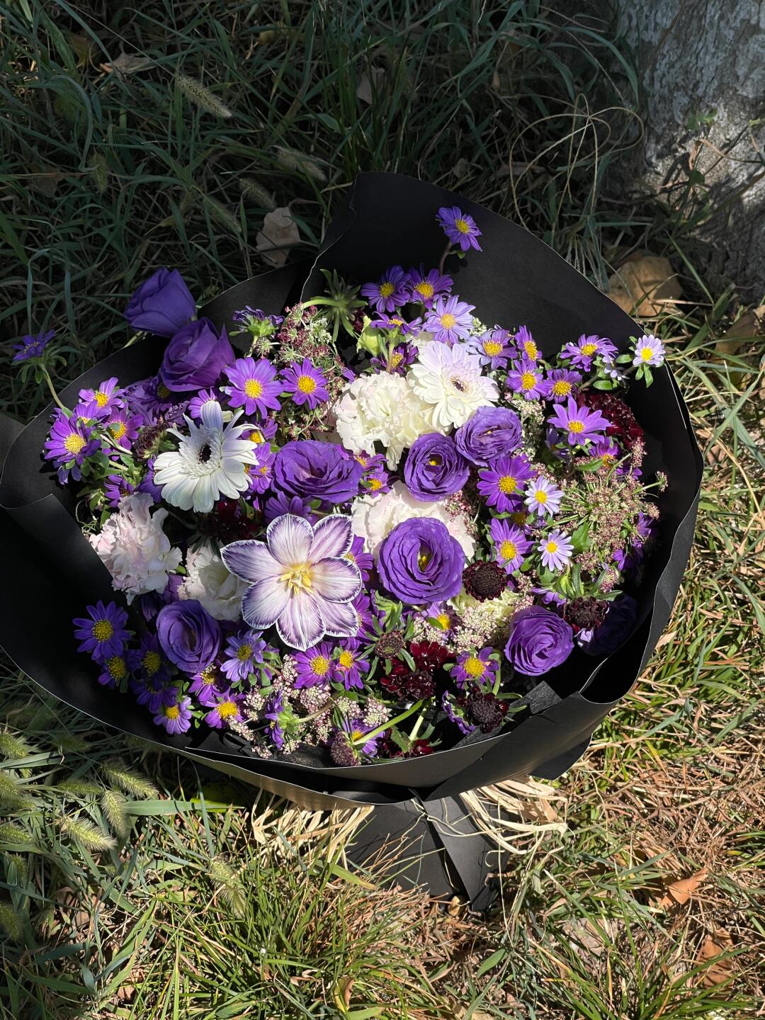 🖤黑紫色混搭花束💜 迷你菊🌼是放到哪里  配图1
