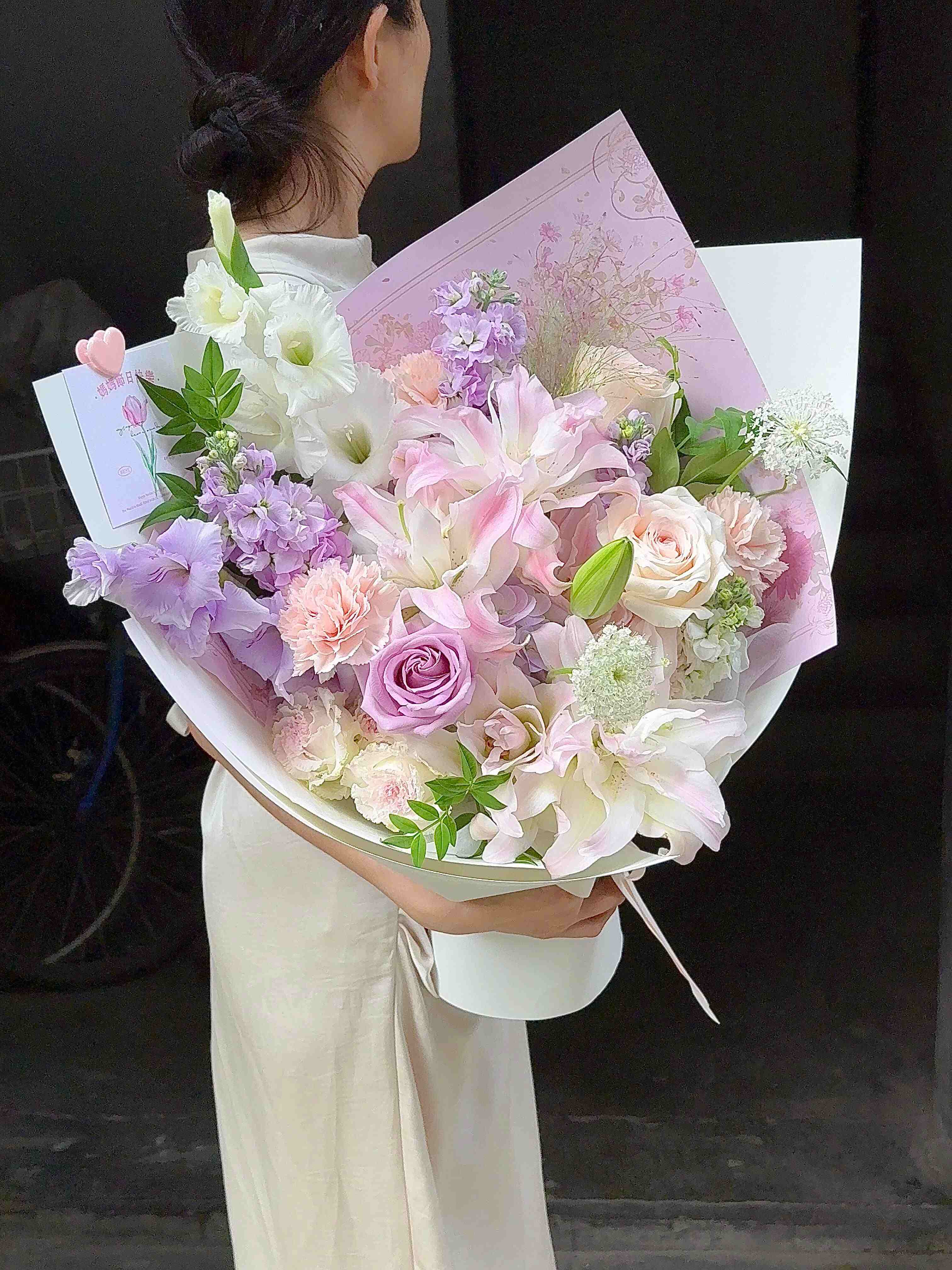 百合自带温婉气质 混搭繁花更显大气高级✨ 配图2