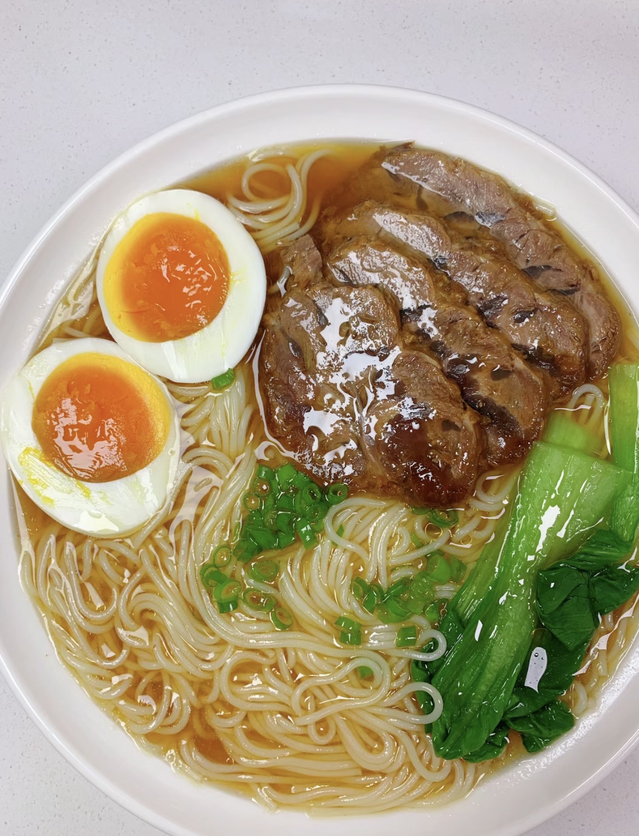 卤牛肉汤面，精心卤制的牛肉切片，铺在筋道 配图2