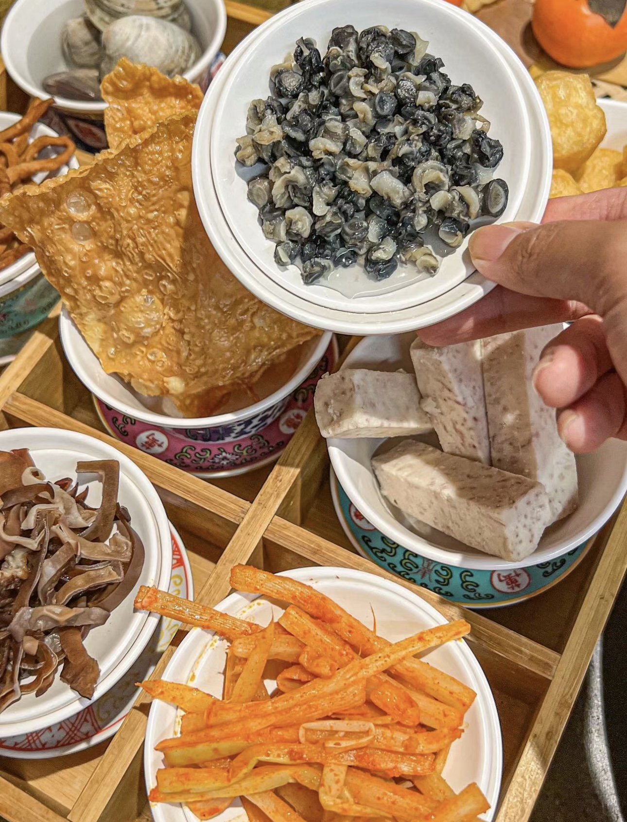 沉浸在螺蛳粉火锅的热辣鲜香里，每一口都是 配图3