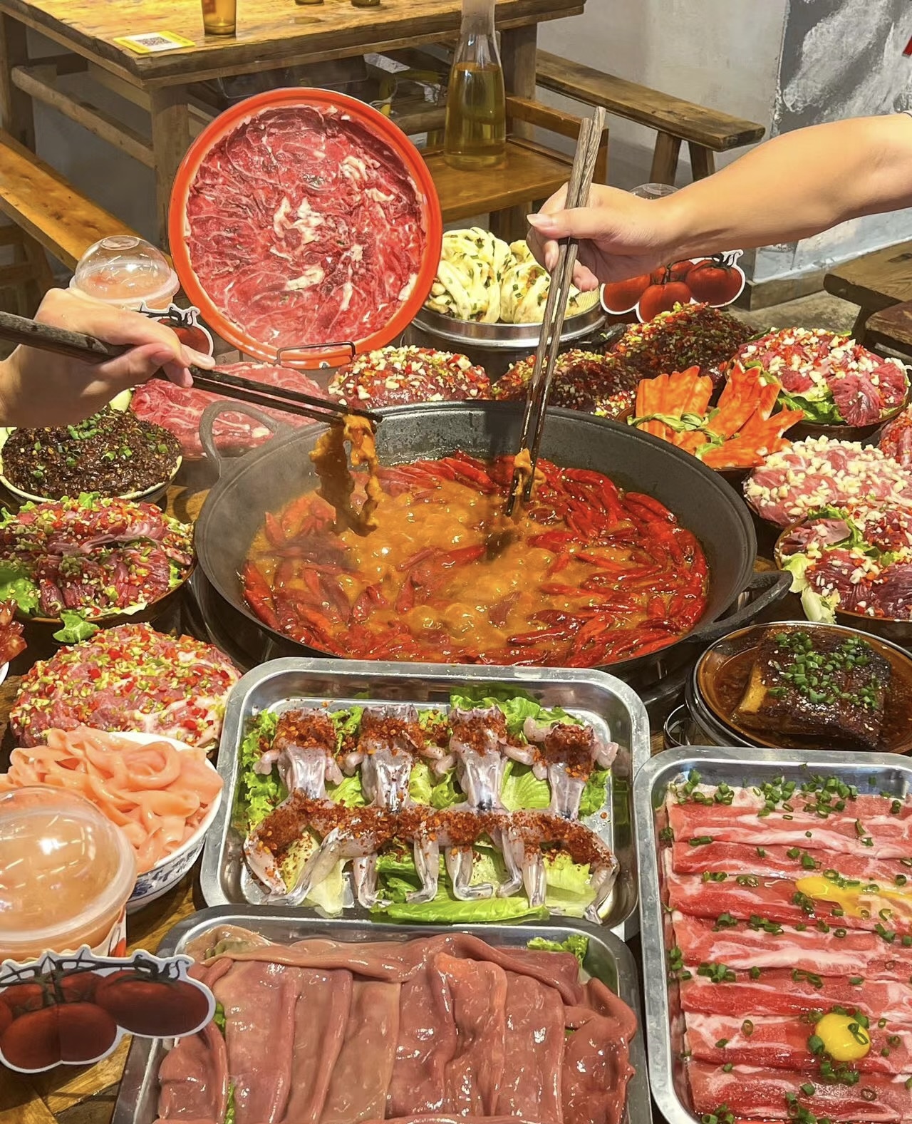 火锅狂欢开始啦！◎各种新鲜食材，搭配独特 配图2