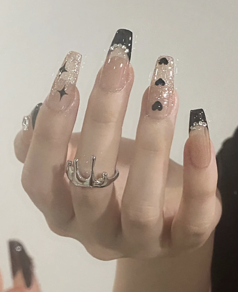 🖤黑色甜系酷美甲💅一整个闪爆啦～ 甜酷甜 配图3