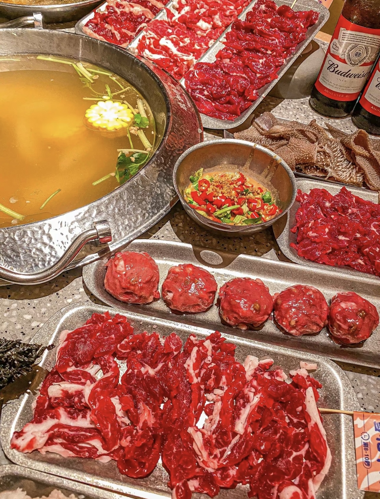 夏天来了，约上朋友三两个到xx火锅绝味锅 配图3