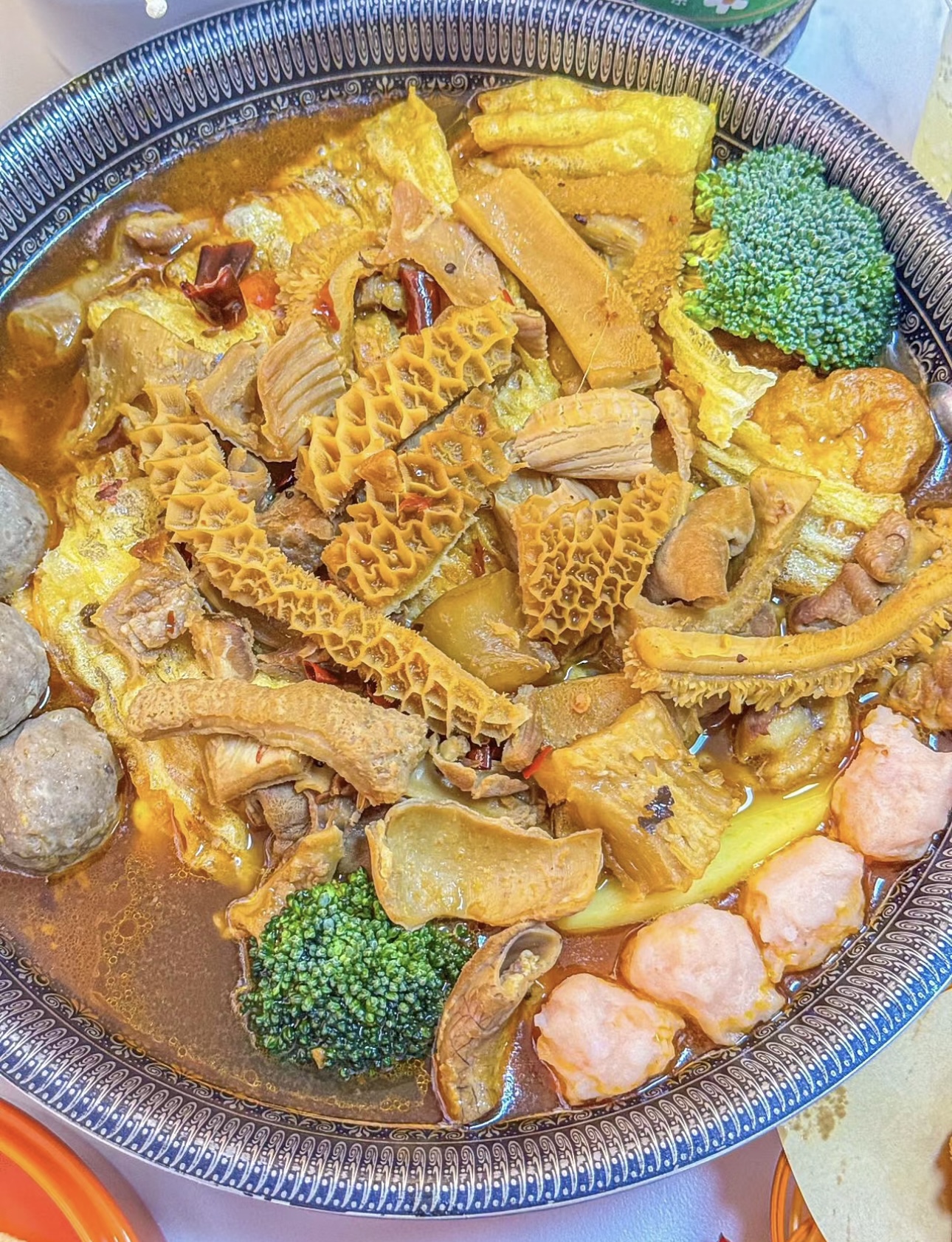 牛杂火锅，热情似火燃味蕾！香辣的汤底，翻 配图2