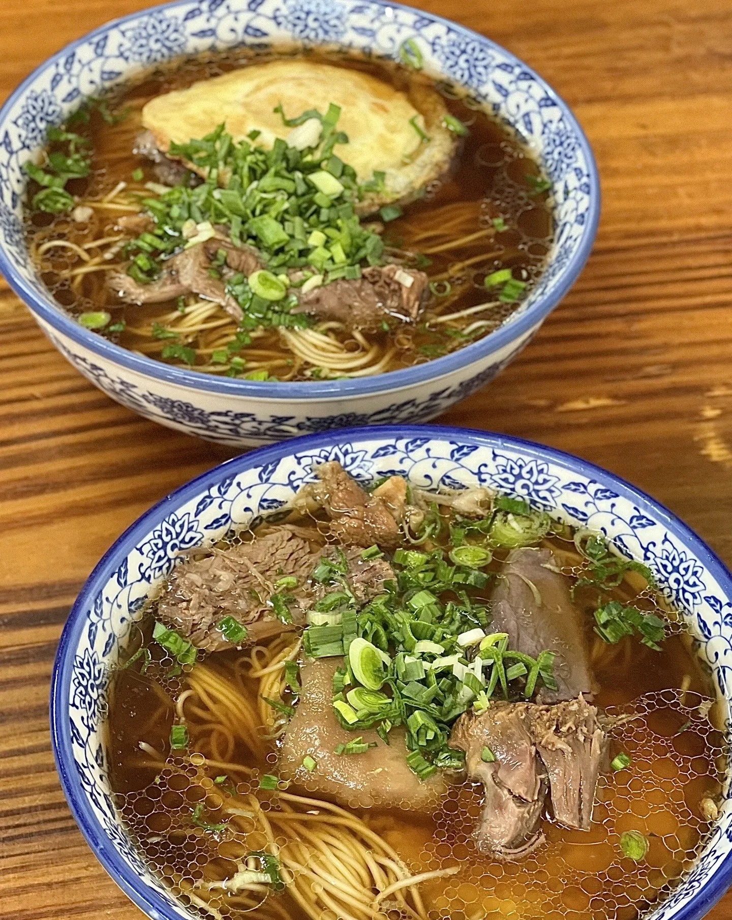 热腾腾的羊肉面，浓香十足，面条劲道有嚼劲 配图2