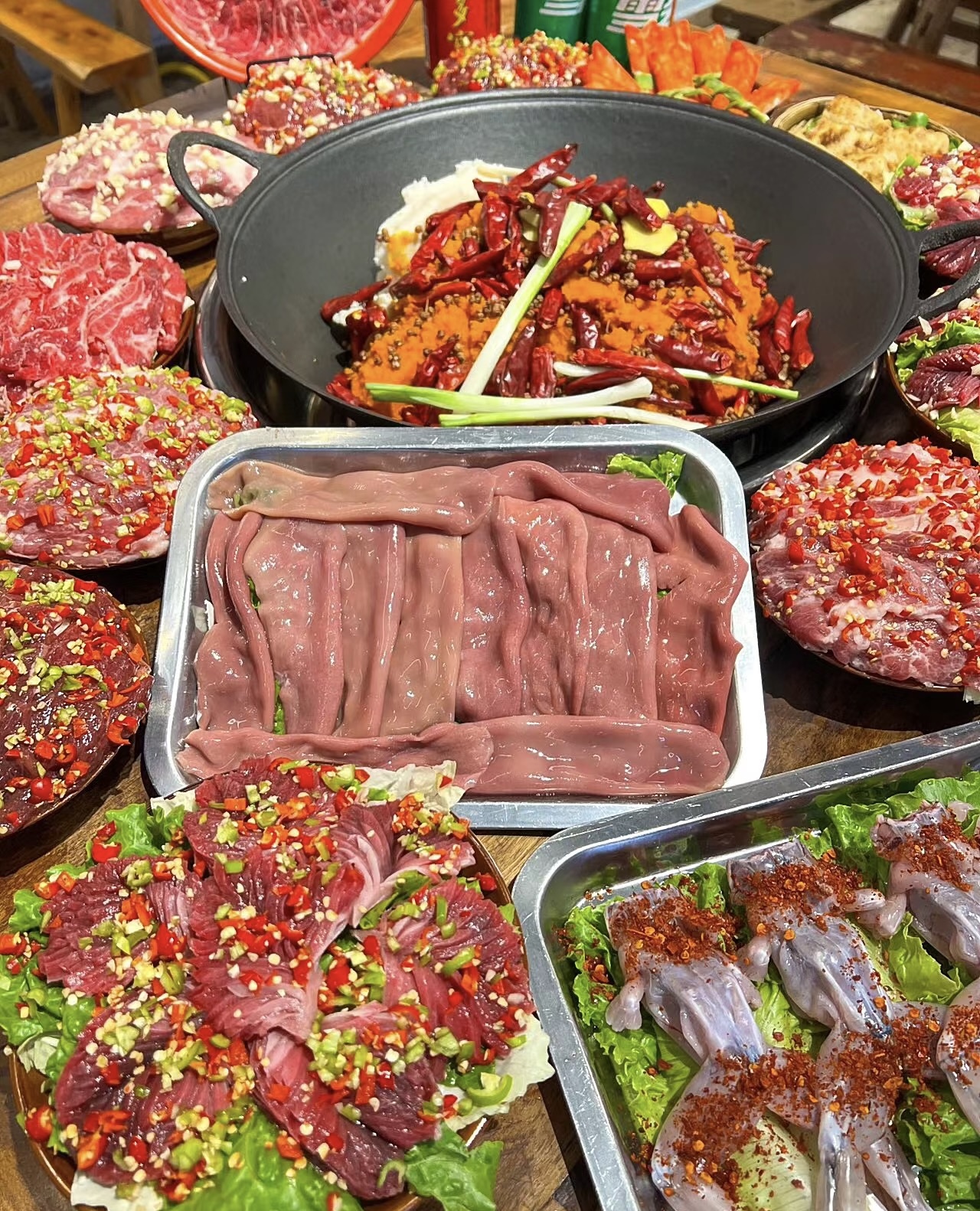 火锅狂欢开始啦！◎各种新鲜食材，搭配独特 配图1