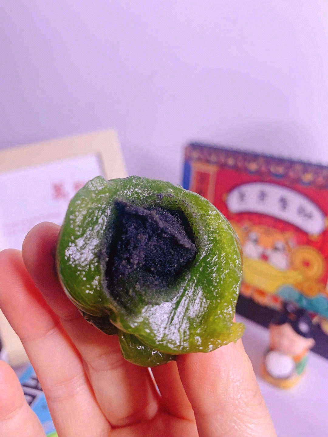 👄咬一口油绿如玉的青团，清香扑鼻🌿 满满 配图1