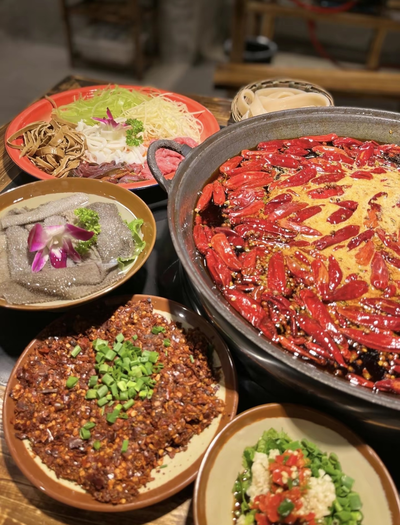 没有什么食物，比火锅更有温度 有一些话， 配图1