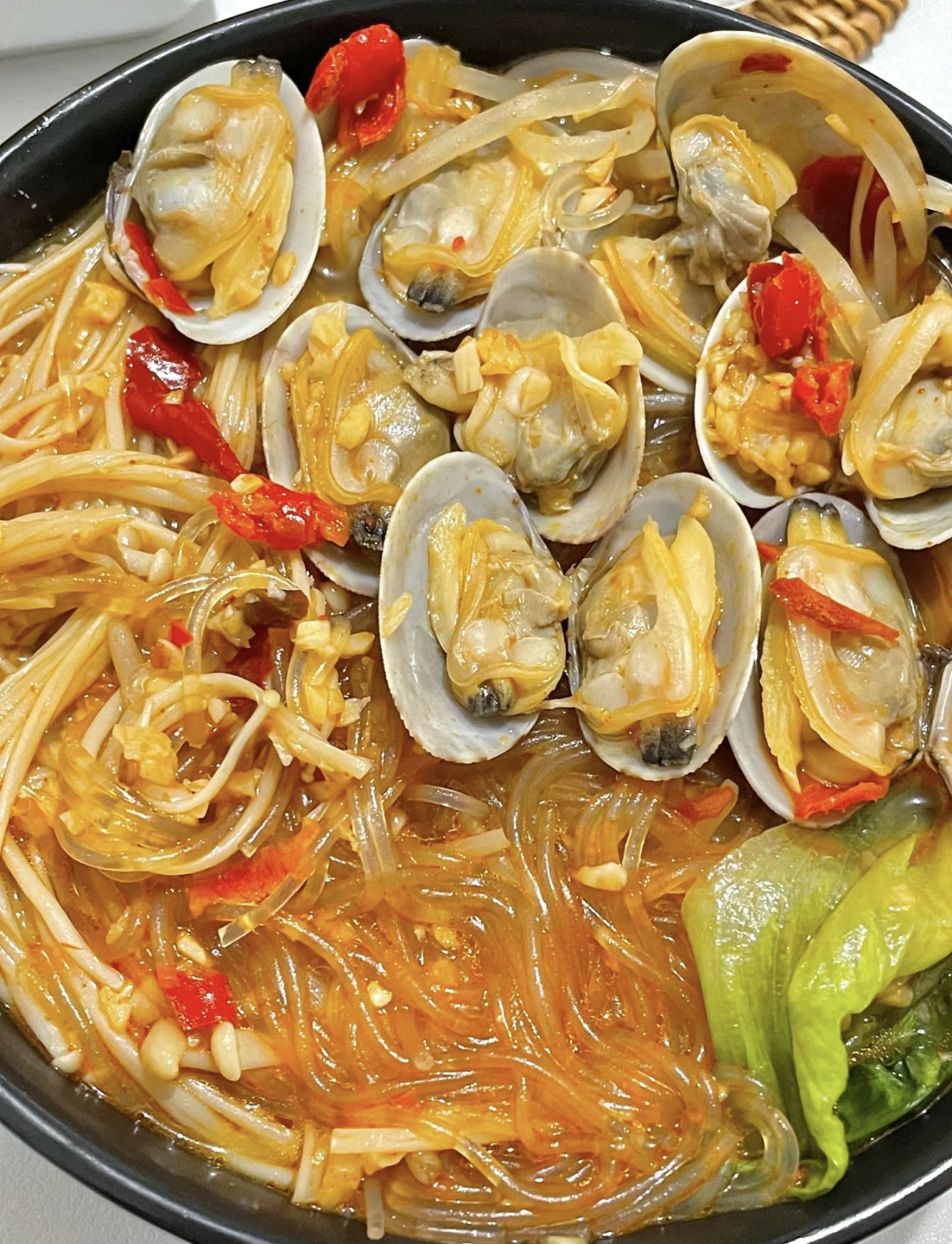 细腻的粉丝，包裹着鲜美的花甲肉，浓郁的汤 配图3