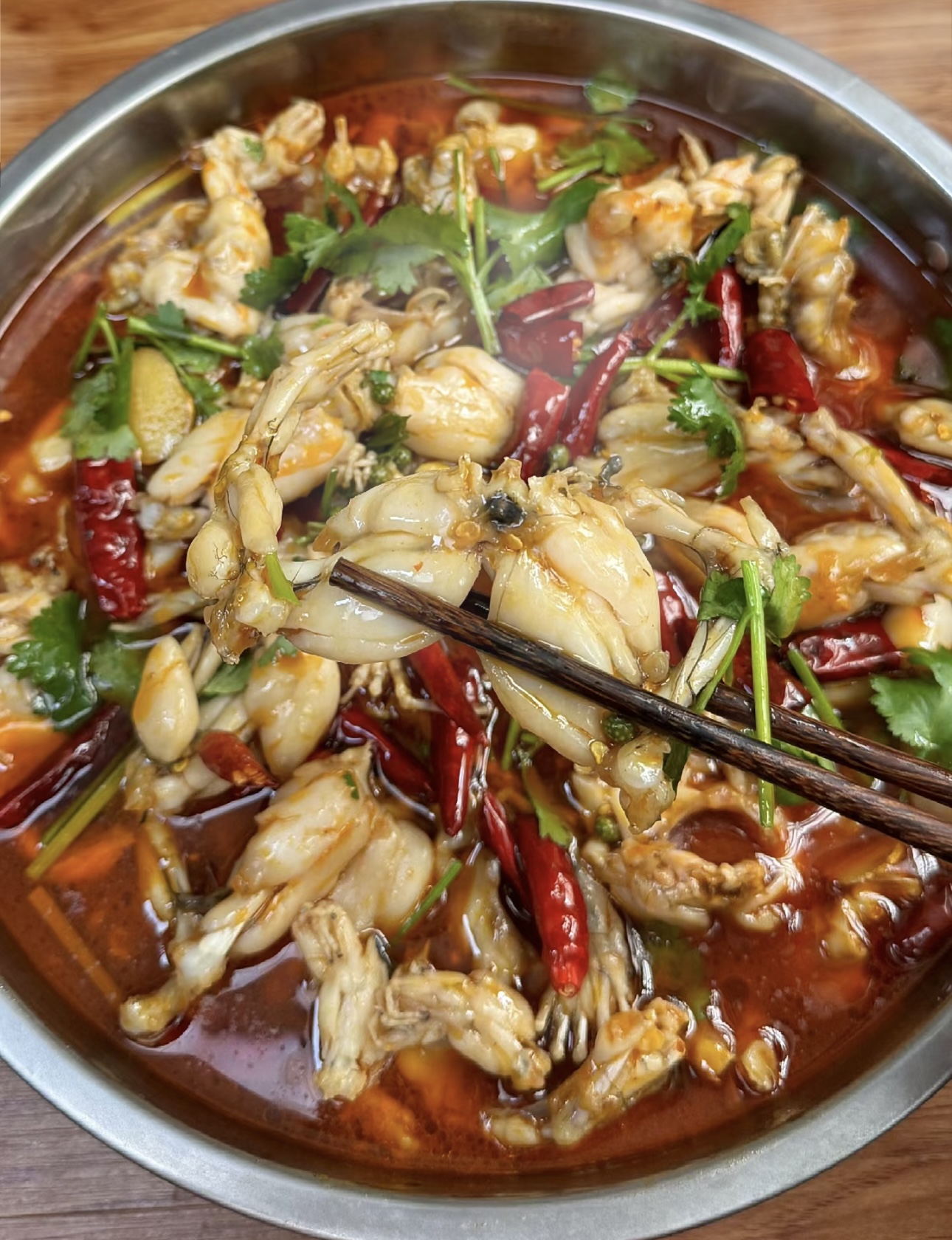 美蛙火锅，蛙肉鲜嫩，火锅香辣。每一口蛙肉 配图2