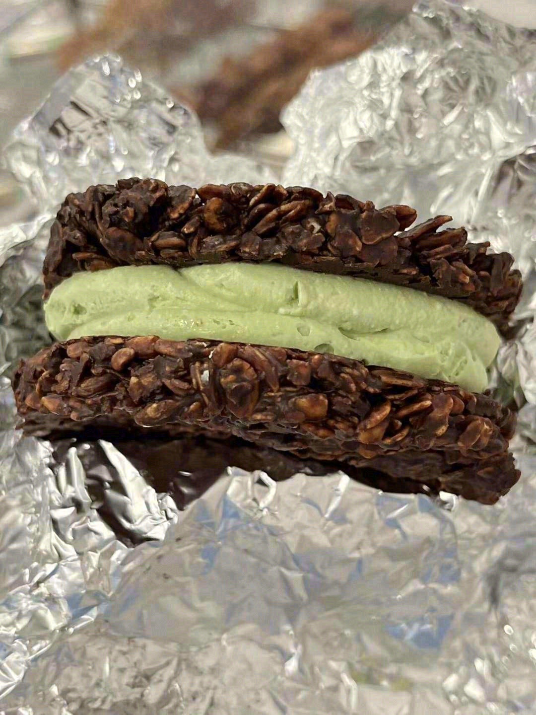 这个燕麦脆吨吨🌾 外面是咖啡巧克力🍫➕燕 配图1