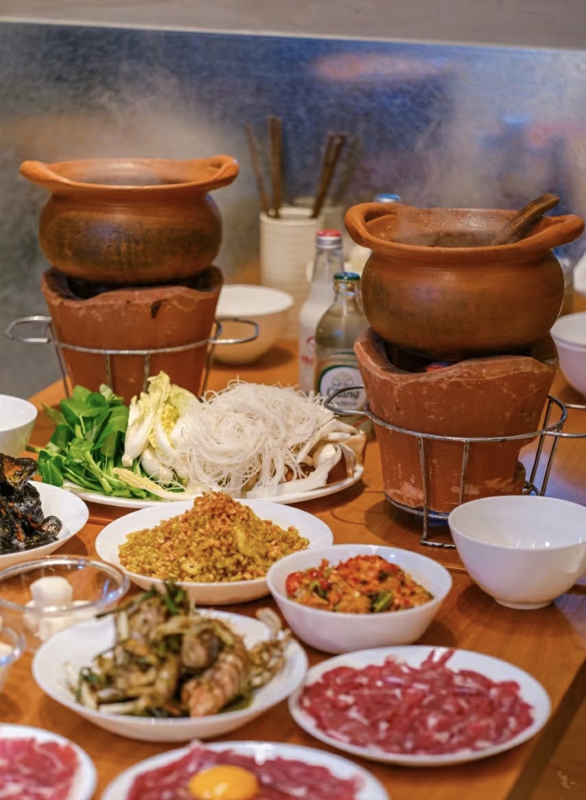 吃火锅的关健就是先来搞一个锅底 准备点香 配图1