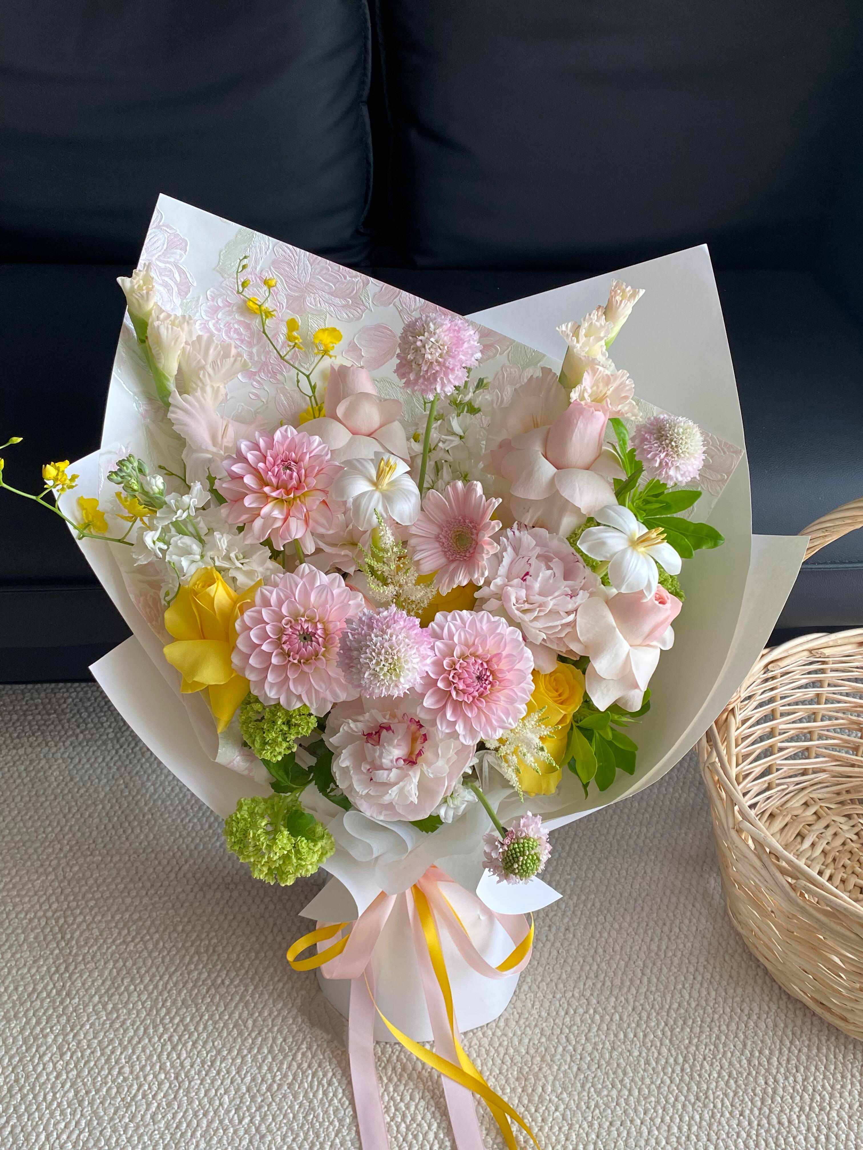 生活的浪漫🎐 从来都不用很盛大 一束花💐 配图2