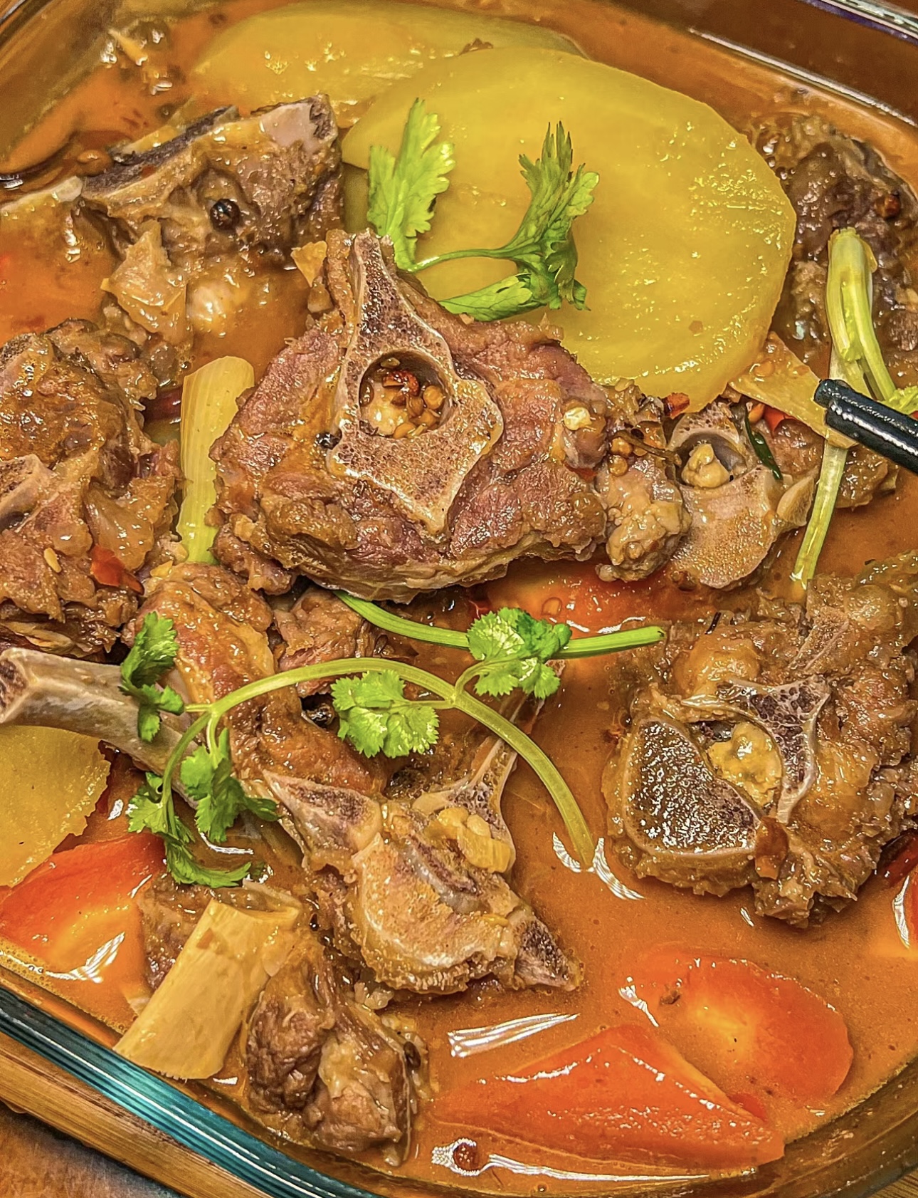 羊蝎子火锅，美味非凡。鲜嫩的羊肉，丰富的 配图1