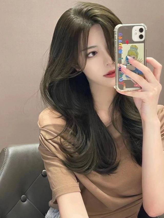 👉一款高级感十足的发色。最重要的是不用漂 配图2
